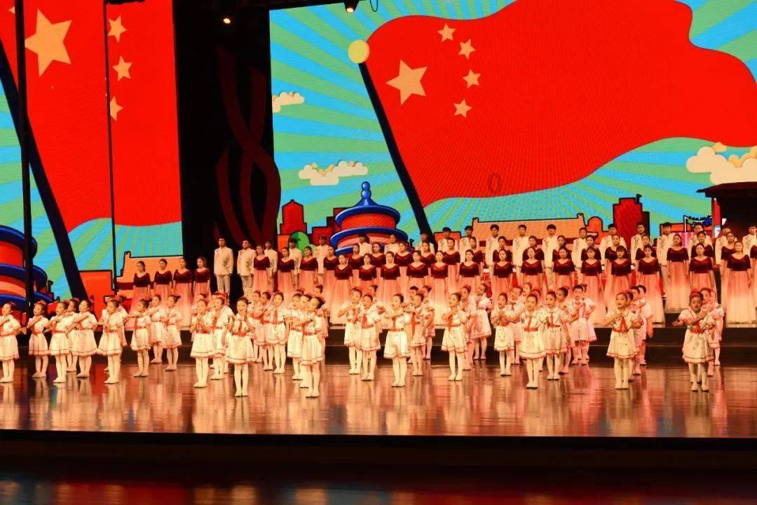 漂亮鹦鹉救援