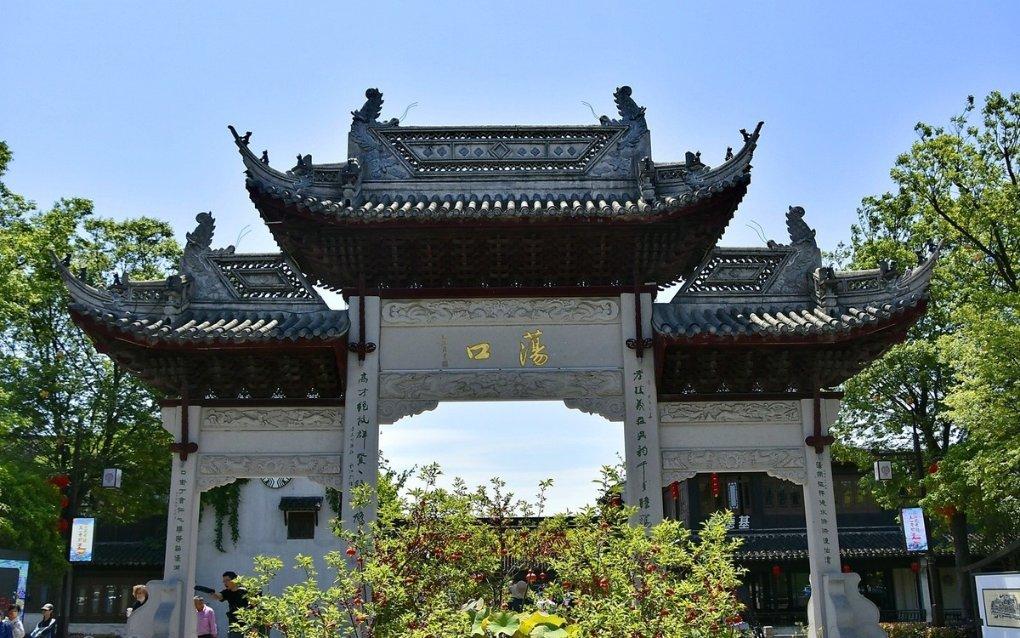 重塑直播生态做场控 酒企如何打造专属“董宇辉”